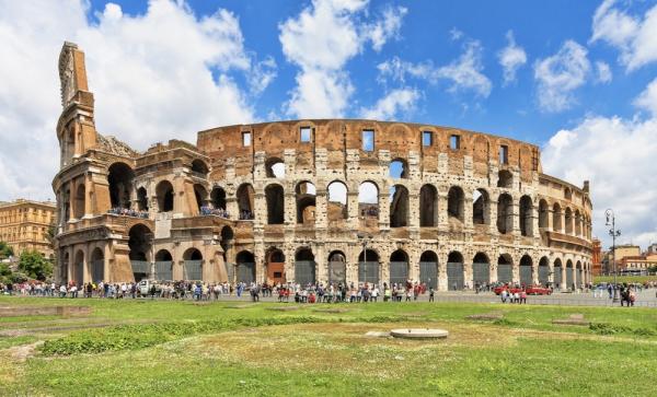 5% Off for a limited time | [Exclusive private charter car] Customized private charter car one-day tour to Italy's Rome Sky City (Belurigio) & Lake Bolsena & Pompeii - Chinese-speaking driver