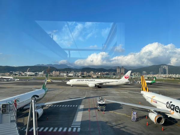 Hsinchu County/City | Taoyuan Airport | Songshan Airport Private Car Service | Guaranteed Departure for Solo Traveler(Airport Transfer)