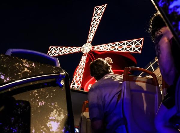 ทัวร์ชมเมืองปารีสยามค่ําคืนโดย TOOTBUS