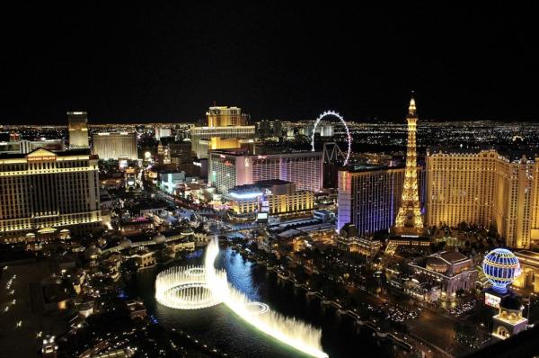 Las Vegas Airport to downtown Las Vegas | Private car service with Chinese-speaking driver