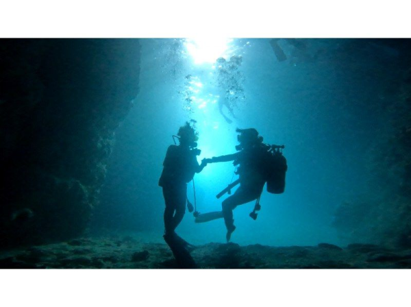 <Introductory Diving> [Onna Village, Blue Cave, etc.] Ages 8 and up, maximum 12m, beach and boat dives, free shuttle service, free GoPro data