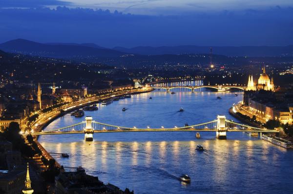 匈牙利布達佩斯 | 多瑙河夜間遊船含飲品