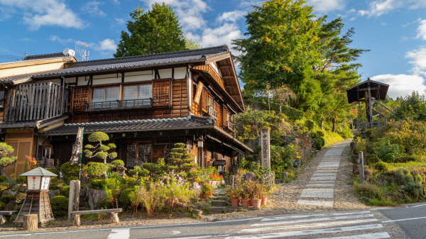 A private charter car tour departing from Nagoya, including Inuyama Castle, Ena Gorge, Magome-juku, and Tsumago-juku, offering a comprehensive itinerary for visitors to explore the Nakasendo Ancient Trail.