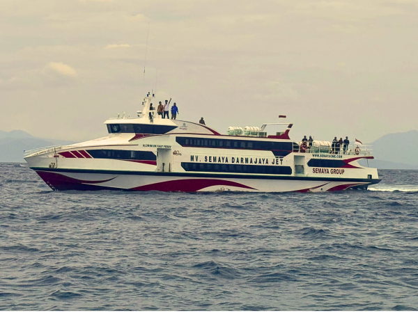 Fast Boat Transfer : GILI TRAWANGAN to PADANGBAI with SEMAYA DARMAJAYA FAST BOAT