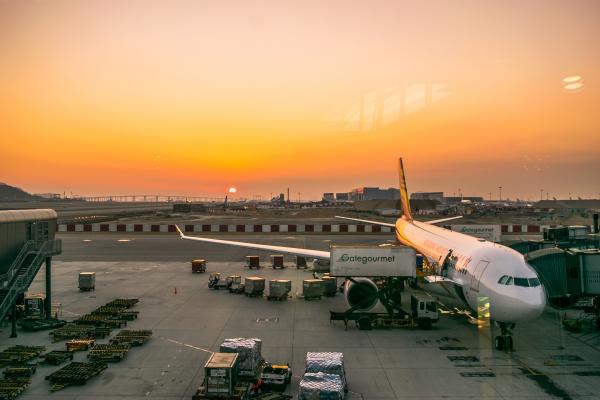 Airport transfer service | Amsterdam to the Netherlands or surrounding areas of Germany/Belgium/France | Customized service | Private car