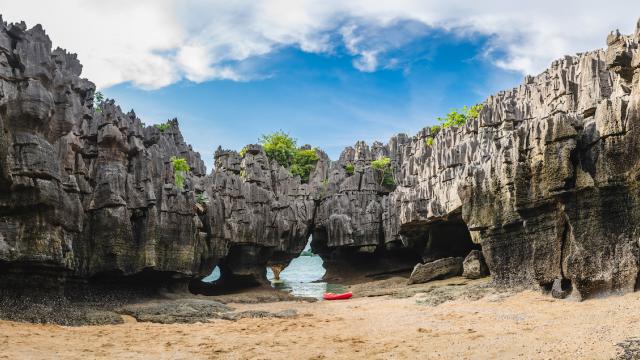 [UNESCO Global Geopark] Prasat Hin Pun Yod & Dragon Spine Beach Day Tour from Hat Yai | Thailand