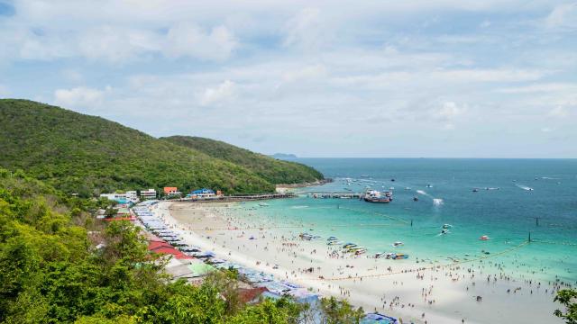 2-Day Tour from Pattaya: Coral Island, Cabaret show, and Kai-Ob-Ong dinner set