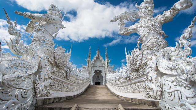 Chiang Rai Day Tour from Chiang Mai: Hot Spring, White & Blue Temples, Black House & Long Neck Village