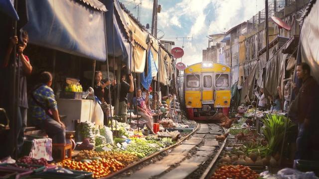 Weekday Must-Go-Market Private Tour: Damnoen Saduak Floating Market, Maeklong Railway Market & Seafood Market | Bangkok