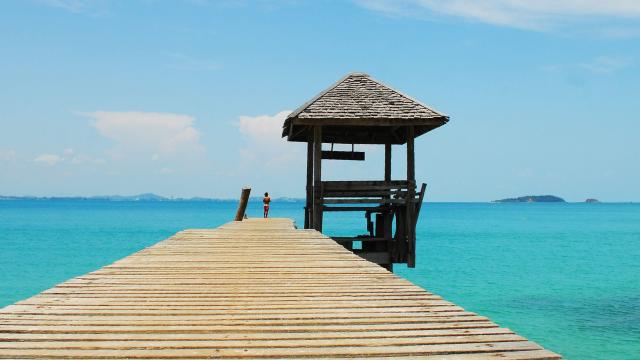 Koh Samet 2-Day Tour with Seafood and Fruit Buffet | Thailand