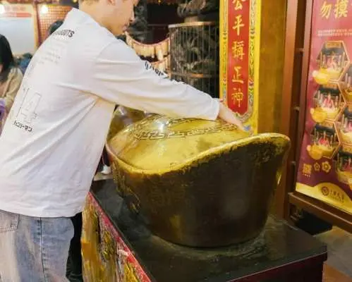 KKday 단독 | 올해 운을 바꿀 단 한 번의 여행 | 타이중 광천사 재물신 봉헌식 × 묘리 백사둔 마조 축복 당일 여행 | 재물과 평화를 한 번에 | 타이베이 및 타오위안 지정 장소 출발 | VIP 예약석