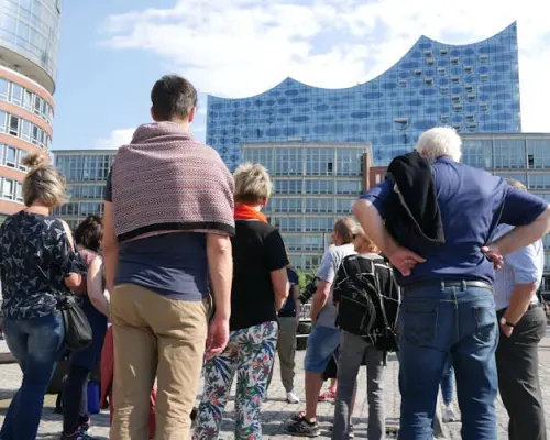 Elbphilharmonie premium tour with Franzbrötchen and coffee