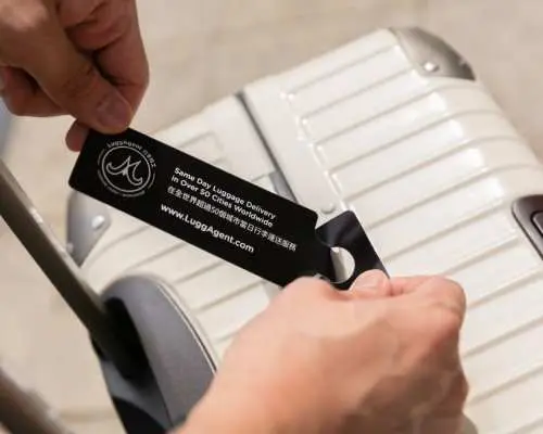 LuggAgent Luggage Check-in Service: Shanghai Pudong International Airport (PVG) or Shanghai Hongqiao International Airport (SHA) to Hotel in Shanghai (with discount for more than 2 pieces) | China