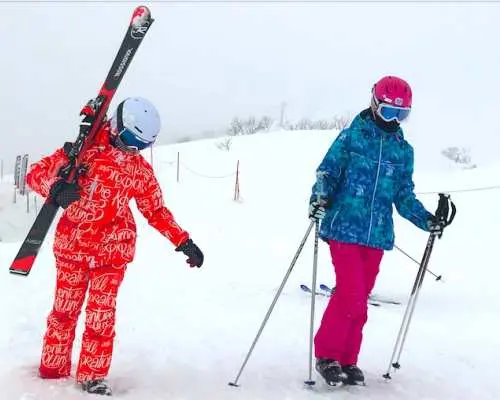 Hokkaido, Japan｜Niseko, Rusutsu private ski instructor｜1~4 people small class, half-day & one-day courses｜Chinese, English and Japanese correspondence
