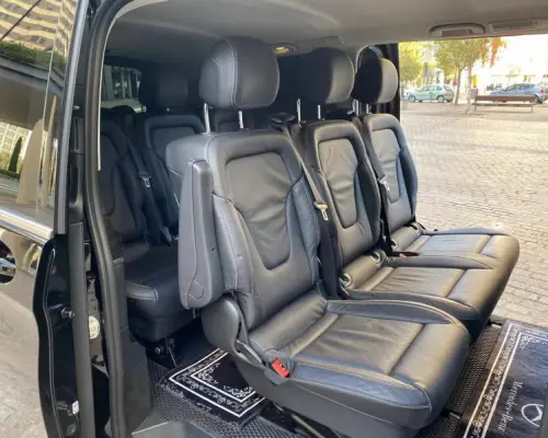 [Exclusive Private Charter Car] Customized one-day chartered private charter car tour in and around Brussels, Belgium with Chinese-speaking driver
