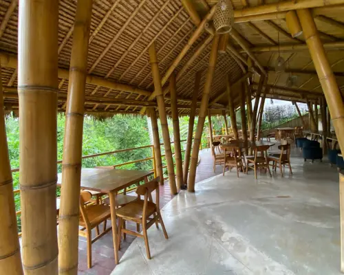 烏布或 Ceeking Terrence 的 Bebek Tebasari Resto