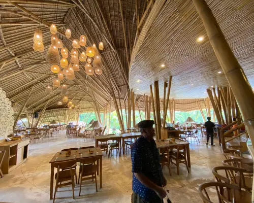 烏布或 Ceeking Terrence 的 Bebek Tebasari Resto