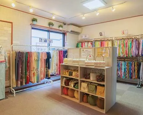 [First Fushimi Inari Store] Rental kimono and yukata experience｜Near attractions such as Kiyomizudera Temple, Gion, Fushimi Inari, Yasaka Shrine etc.｜Kyoto, Japan