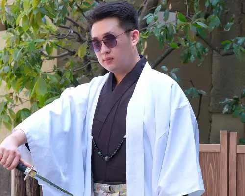 體驗京都武士生活。穿上正宗武士服，感受武士的英姿。提供英文/中文服務。距離清水寺步行10分鐘。