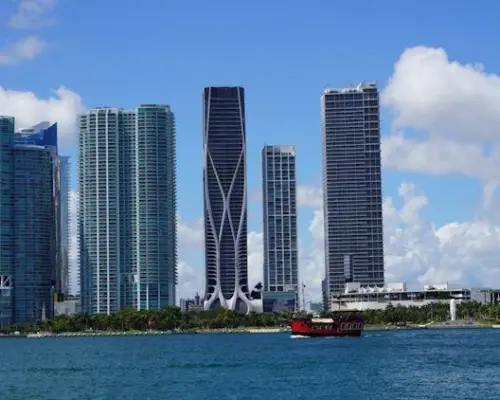 迈阿密观光游船之旅中的海盗冒险