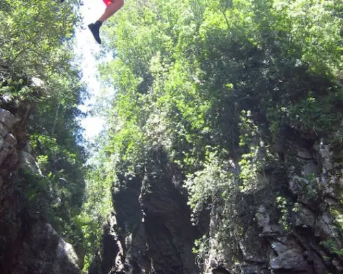風暴河皮划艇和氣墊船