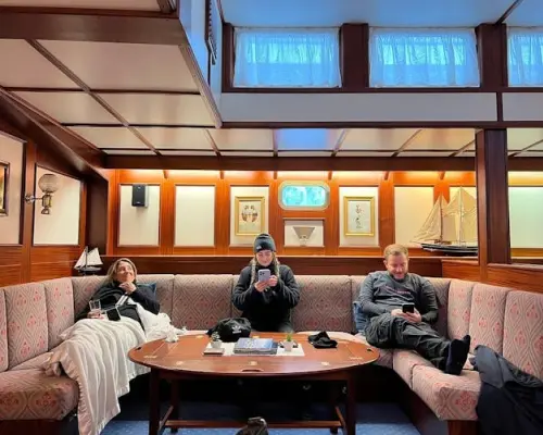 罗弗敦峡湾巡游和豪华游艇钓鱼