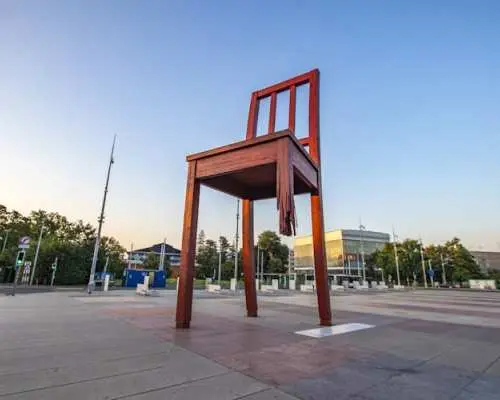 Walking tour of Geneva's best photo spots with a local