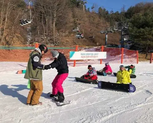 【韓國】洪川大明滑雪場 + 冰雪樂園 + 溫泉水上樂園 2 天團/3天團｜首爾出發