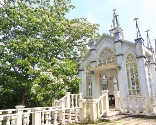 One-day Miaoli Old Mountain Line Railway Tour｜Shenghsing Station, Longteng Broken Bridge, Monet’s Secret Garden, Gaomei Wetland｜Departing from Taichung