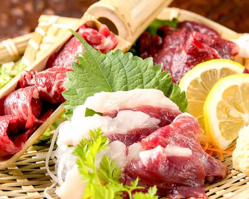 Takadanobaba, Tokyo | Thịt xiên nướng Yakitori Sumibi Yakitori đến Aburi Niku Sushi Ăn thả ga Sosaku Izakaya Kuroobi （炭火焼き鳥と炙り肉寿司食べ放題 創作居酒屋 黒帯 高田馬場店）| Chỉ đặt chỗ