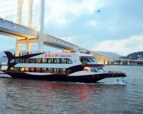 [Short-term tour to the north] The 32nd Macau International Fireworks Display, Zhongshan Food and Fun 2-day Tour｜Take a luxury cruise to enjoy the Macau International Fireworks Display up close｜Try "All you can eat Golden Autumn Hairy Crabs + Seafood Hot Pot Buffet", "Wan Chai Fishing Port Seafood Banquet" ｜Staying at the French brand Kyriad Hotel｜One 20-inch suitcase for every 2 adults