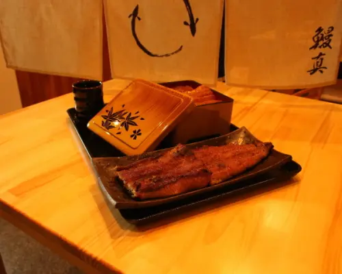 คาชิฮาระ จังหวัดนาระ, ยามาโตะทาคาดะ, คัตสึรางิ | . อิซากายะ Sumiyaki Unashin（炭焼き 鰻真） |