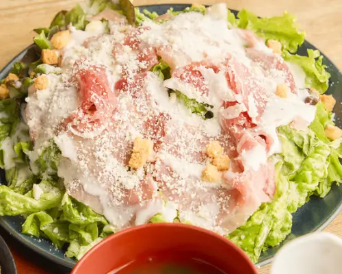 愛知縣、名古屋站週邊|烤雞肉串餃子到炭火烤雞肉串燒全席居酒屋（肉湯餃子和炭烤僅座位預定肉串、講故事的人、所有包間、居酒屋名古屋站前店）|