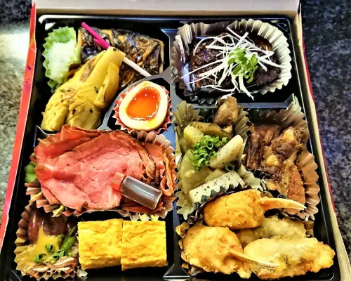 เมืองอิเซะฮาระ จังหวัดคานากา เฉพาะจองที่นั่งเท่านั้น |. ชามอาหารทะเล Hyotei Sushi Wafu Ryori (อาหารญี่ปุ่น Hyotei Sushi) |