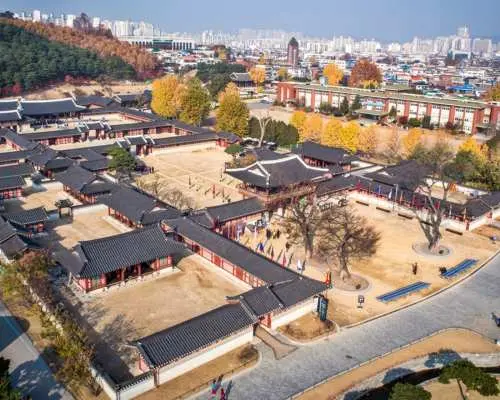 【日本語ガイド】世界文化遺産一日観光！宗廟＆昌徳宮（チマチョゴリ体験）&吉祥寺＆水原華城観光