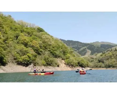 [福井縣/九頭龍湖] 九頭龍湖2小時皮划艇之旅與小吃欣賞美麗的全景！與朋友和家人