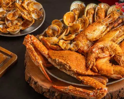 Koong Tung Seafood At Srinakarin Train Market | Bangkok