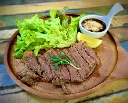 ชั้นลอย Cuisine & Bar | กรุงเทพฯ
