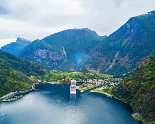 【歐洲旅遊】【賀歲北歐三國、預購減5000】挪威雙峽灣、縮影高山火車、波羅地海遊輪、米其林推薦餐10日