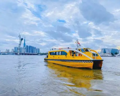 Tour tham quan thành phố Hồ Chí Minh bằng xe máy, bia thủ công và trải nghiệm xe buýt nước | Việt Nam