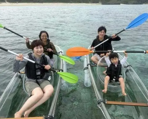 【沖繩縣今歸仁村】1歲以上兒童均可參加！享受清澈見底的海水♪ 清澈的獨木舟體驗 | 歡迎初學者，深受家庭和情侶喜愛 | 可選擇無人機拍攝！