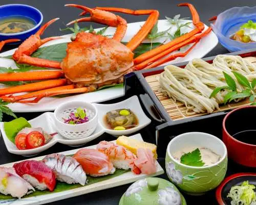 นั่งชินคันเซ็น! ทริปเที่ยวนีงาตะแบบไปเช้าเย็นกลับ อิ่มอร่อยกับอาหารเลิศรส | นั่งรถไฟสายทาดามิ ปูอัด เฮงิโซบะ นิกิริซูชิ และข้าวหน้าต่างๆ [ออกเดินทางจากโตเกียว]