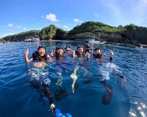 【沖繩． 浮潛】沖繩藍洞/青之洞窟 .親子浮潛.搭船出發. (2歲以上即可報名)