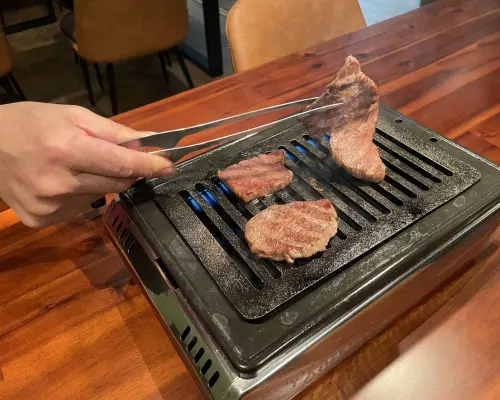 ยกไกจิ จังหวัดมิเอะ | ยากินิกุ Yakiniku Horumon Sasabune (ฮอร์โมนเนื้อย่างซาซาบุเนะ) | เฉพาะจองที่นั่งเท่านั้น