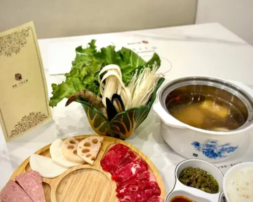 大阪府、难波、日本桥、道顿堀 | Koshikai Chousan Gyuniku Hinabe（牛肉火锅）|仅座位预订