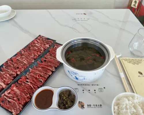 大阪府、难波、日本桥、道顿堀 | Koshikai Chousan Gyuniku Hinabe（牛肉火锅）|仅座位预订