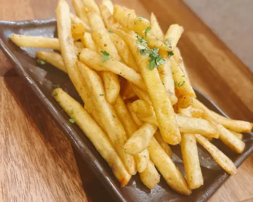 Osaka Station, Umeda, Shinchi, Osaka Prefecture | Bar Yomen Sakaba BenNu (Western Noodle Bar BenNu) | Seat Reservation Only