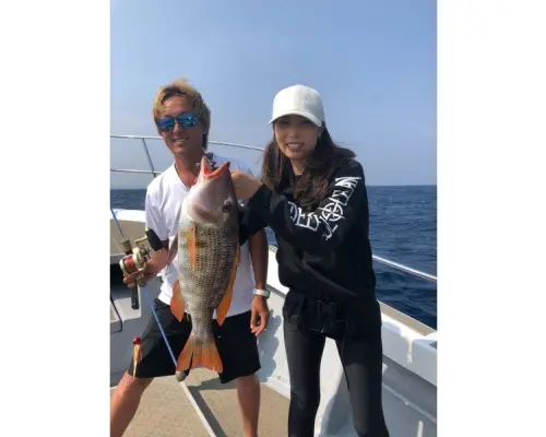 【沖縄・南部】与那原マリーナ発　完全貸切！お子様（6歳～）・ビギナーさんも手ぶらで半日ルアーフィッシング体験ツアー（4名様まで）トイレ完備！