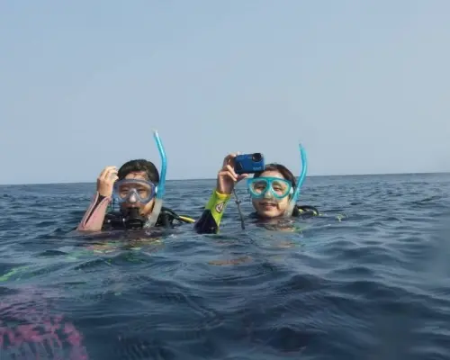 [โอกินาว่า มิยาโกจิมะ] เพลิดเพลินไปกับโลกใต้น้ำ 360°! สัมผัสประสบการณ์การดำน้ำบนเรือ