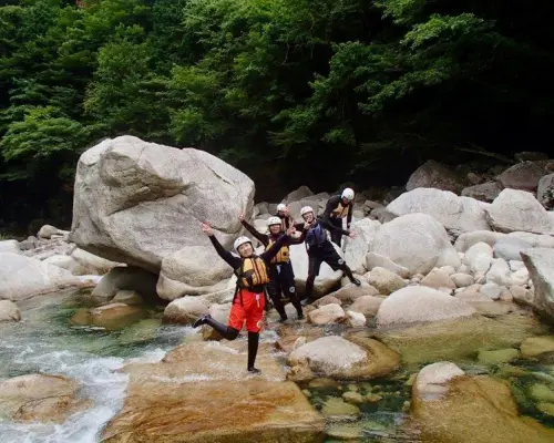 【滋賀・キャニオニング】世界でココだけ！キャニオンスイミング in 神崎川  ひんやり冷た～い水で夏の思い出を！